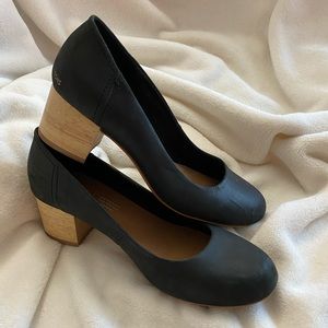 TOMS Women’s Black Beverly pumps size 8 M